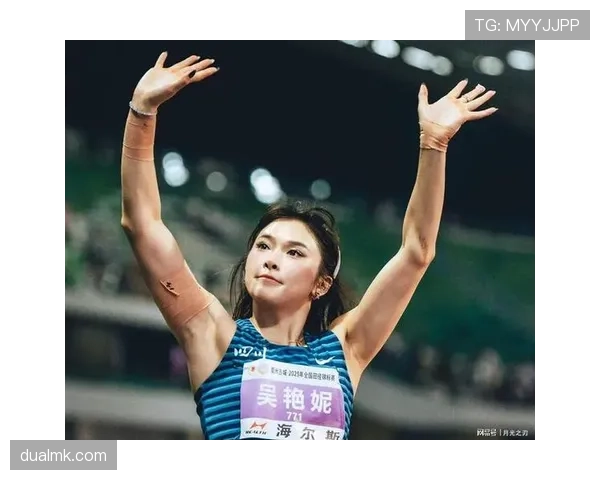 吴艳妮赛前涂指甲油还戴耳钉，这姐是来走红毯的吧？