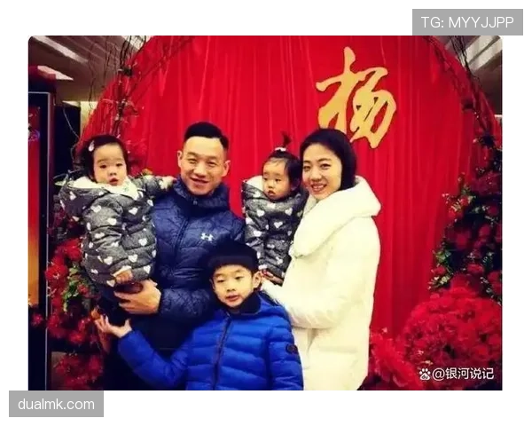 杨威家里沙发都得定制,隔壁都看不下去了这生活也太奢了吧! 杨威家里沙发都得定制,隔壁都看不下去了这生活也太奢了吧!